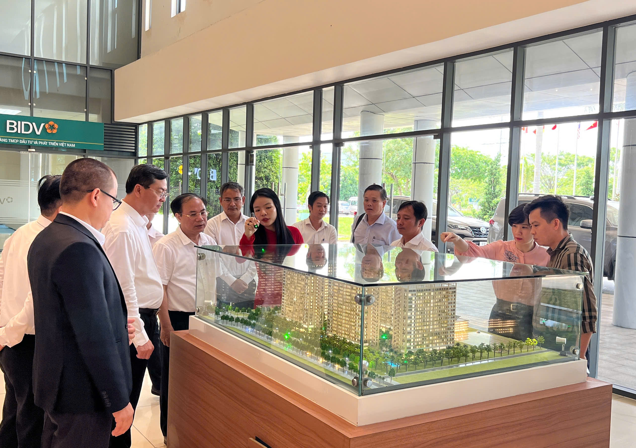 LEADERS OF THE MINISTRY OF CONSTRUCTION AND BA RIA - VUNG TAU PROINCE VISITED THE GATE TOWERS PROJECT - WORKER ACCOMMODATION FACILITY AT PHU MY 3 SPECIALIZED INDUSTRIAL PARK