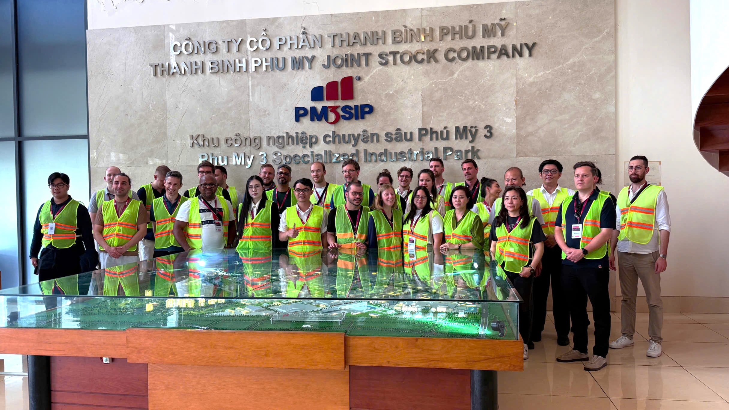PHU MY 3 SPECIALIZED INDUSTRIAL PARK HONORED TO WELCOME AN INTERNATIONAL DELEGATION FOR A STUDY VISIT ON LOGISTICS OPERATIONS AND THE SEAPORT INDUSTRIAL ECOSYSTEM IN PHU MY WARD, HO CHI MINH CITY