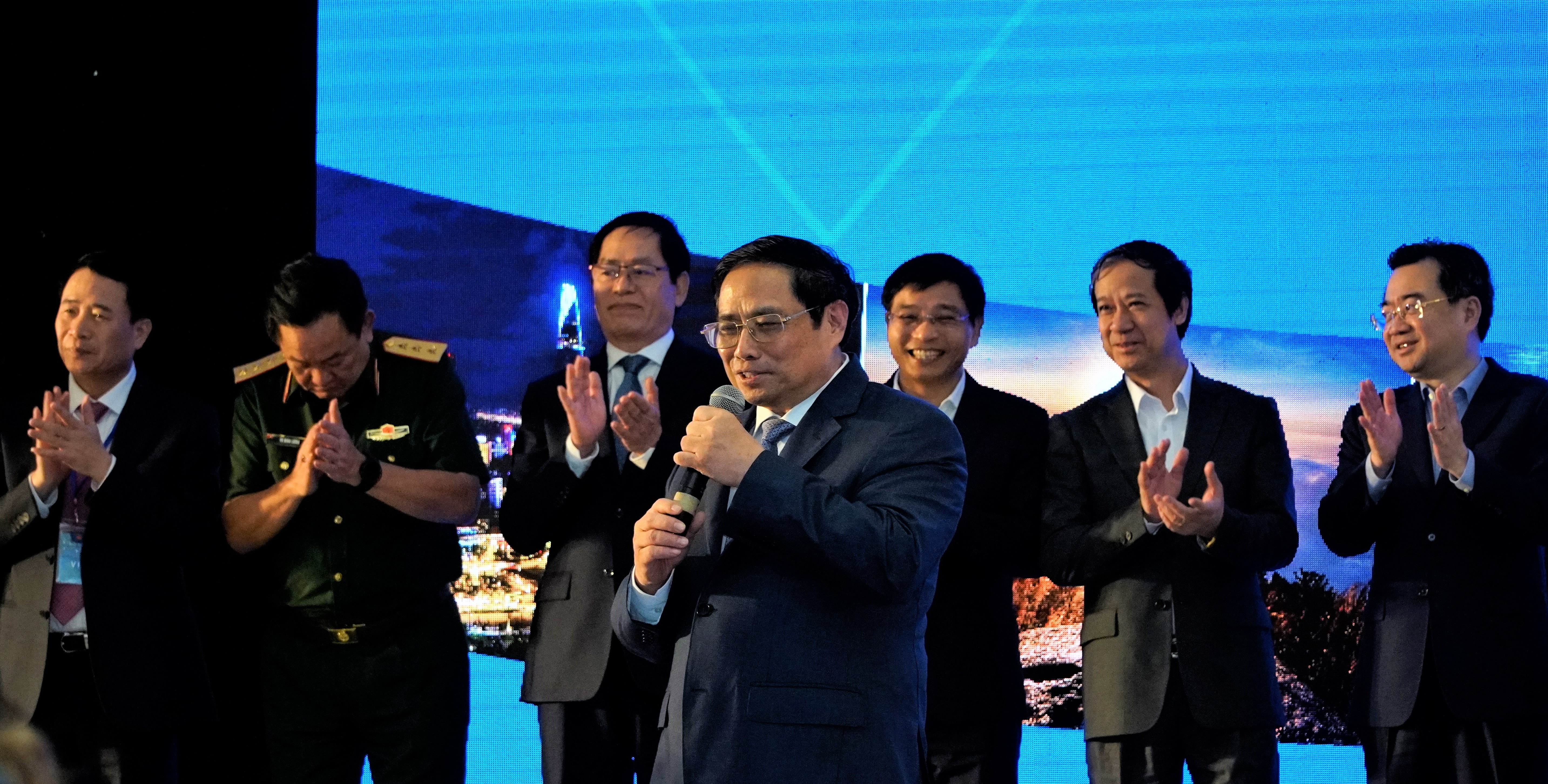 Ba Ria - Vung Tau awarded Investment Certificates and Memorandum of Understanding on Investment for 10 projects